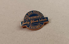 pin's mode vêtements / Sportswear Swiss Blue Line (zamac doré signé publisport)