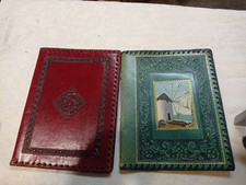 Lot de 2 liseuses anciennes – cuir et simili gaufré – décor moulin et motifs