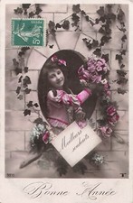 CP BONNE ANNEE PETITE FILLE A FENETRE RONDE AVEC ROSES - 61543