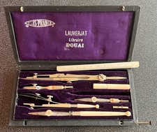 Ancien coffret de compas (partie en os) années 1910 1920