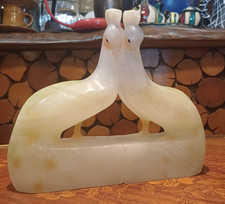 Ravissante paire de Serre Livre, Albâtre veiné coloré , Du Sculpteur GIUSTO VITI