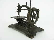 Machine à coudre ancienne