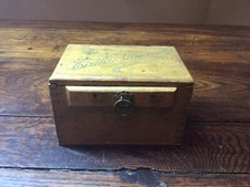 Ancienne Tirelire À Système