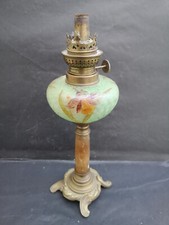 Lampe a petrole petit modèle époque XIXe  réservoir décor émaillé hauteur 34 cms