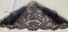 Ancienne Étole Col Dessus De Robe En Dentelle de Chantilly noire, D. 108 x 47 cm