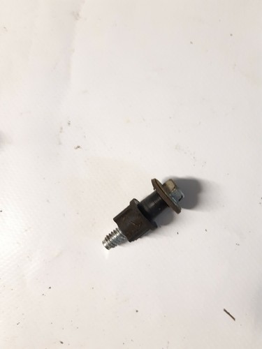 Vis reservoir moteur - reservoir,
