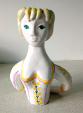 STATUE SCULPTURE CÉRAMIQUE D'UNE FEMME PEINT