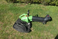 souffleur broyeur de feuilles