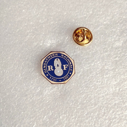 Pin lapel pins logo - pin's,