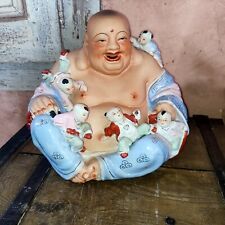 CHINE  XXème siècle, BOUDDHA RIEUR AUX ENFANT Porcelaine et biscuit Lxh :32x27cm