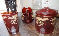 service de nuit verre pot verseuse cristal rouge rubis émaillé or XIXe Bohème