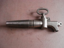 GROS ROBINET DE CUVE A VIN.  (LONGUEUR = 37 CM).