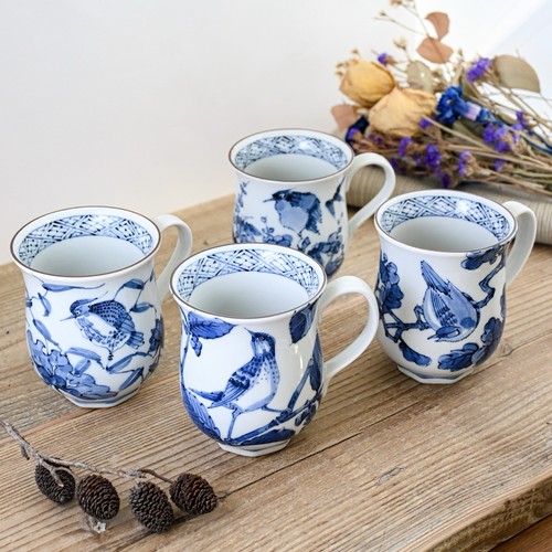 Lot anciennes tasses à - 4,