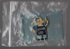 Pin's Editeur livres / Robert Laffont - le quid 1992 (sur son support plastique)