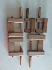 Lot De 5 anciens serre-joints en bois de menuisier-ébéniste.