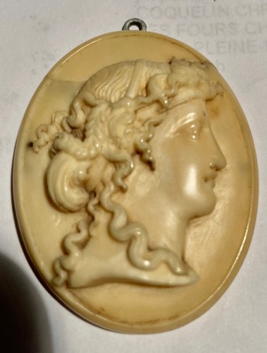 Profil femme camée greco - femme,