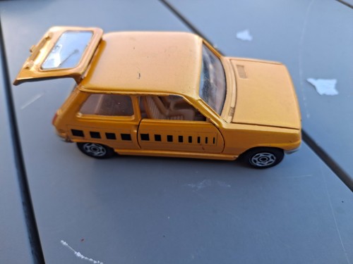 Miniature gorgi - r5,