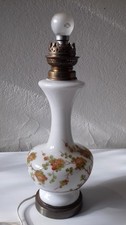 Lampe en opaline fleurie