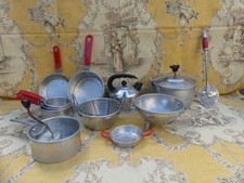 Dinette Aluminium 1950 Vintage poignées plastiques bel Ensemble complet Poupée