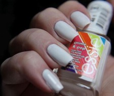 Vernis à ongles  461 Prime & Pop Base Coat blanc Essie