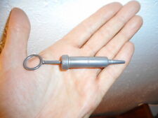 Rare et surprenante seringue