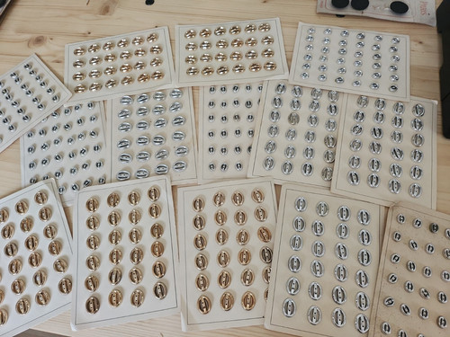 Lot plaques boutons - plaques,