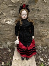 Belle Et Grande Poupée