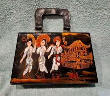 Sac à main vintage en bois Laqué, Nacre Incrusté Décor Geisha Japonaise de 1950