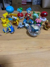 Lot de figurines Pokemon