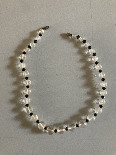 Très beau collier avec - , perles