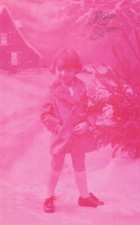 CP ROSE BONNE ANNEE ENFANT AVEC ROSES ENVOYANT DANS NEIGE - CHALET