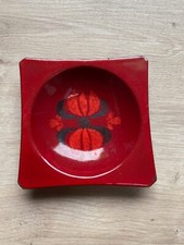 CENDRIER VINTAGE EN TOLE EMAILLEE TONS ROUGE DECOR FLORAL ANNEES 60