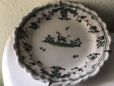 MOUSTIERS ANCIENNE ASSIETTE CAMAÏEU VERT DÉCOR À LA CHÈVRE XVIII