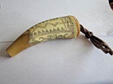 Ancienne tabatière en corne de bétail scrimshaw