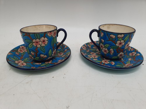 Tasses sous tasse - et,
