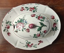 Aprey, très belle saucière à décor floral avec son dormant, 18ème