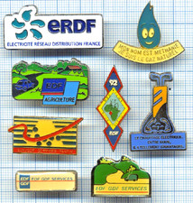 8 Pins EDF FRANCE ERDF GDF services Pantin Agriculture Electricité Vélos AFRIQUE