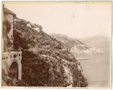 Italie, Amalfi, strada da Positano, veduta con panorama Amalfi vintage albumen p