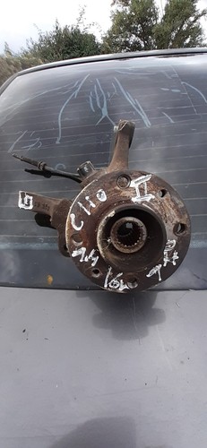 Fusee moyeu avant gauche - fusee,