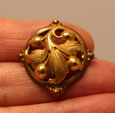 Ancienne Broche en Plaqué Or Jaune Ajourée et Ciselée à Décor de Feuille XIXè