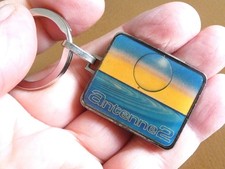 Ancien porte clé France Tévision Antenne 2  A2 signé Decat Paris