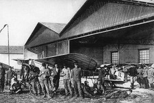 Aviation - WW1 - Avord - Avion, pilotes et mécaniciens sur la Base aérienne