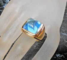 Bague or massif 18 K sertie