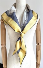 Foulard/Carré de soie Christian Dior fond jaune et bleu marine