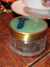 Boite en verre moulé