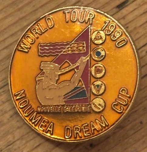 Pin badge world tour - pin’s,