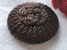 Enorme bouton ancien en  passementerie marron vintage pied 3,7 cm ref 4551