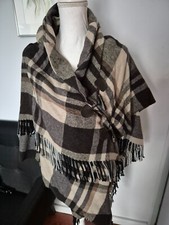 Cape courte et frangée -