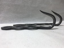 2 anciens gros crochets de boucherie ou boucher en fer forgé déco cuisine