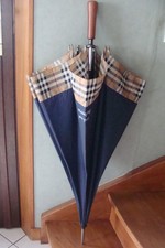 Grand parapluie marque Burberrys London,Week end . accessoirs femme,mode